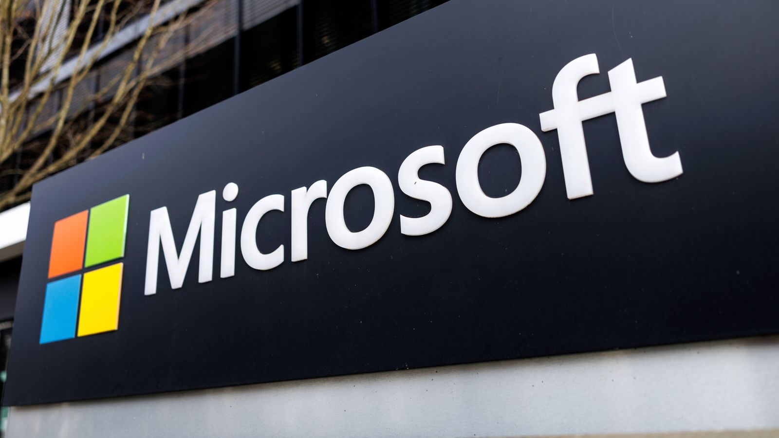 The History and Technological Legacy of Microsoft in Global IT